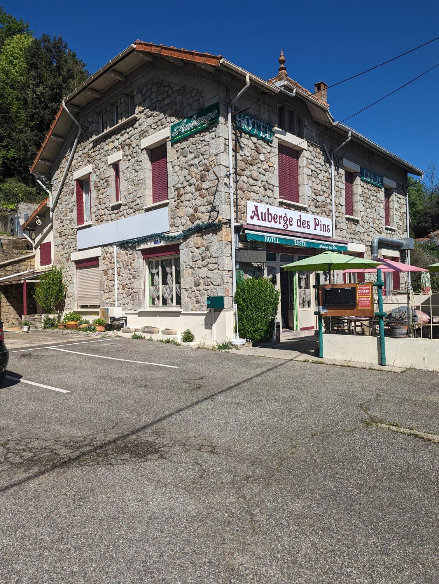 אובנה Auberge Des Pins מראה חיצוני תמונה