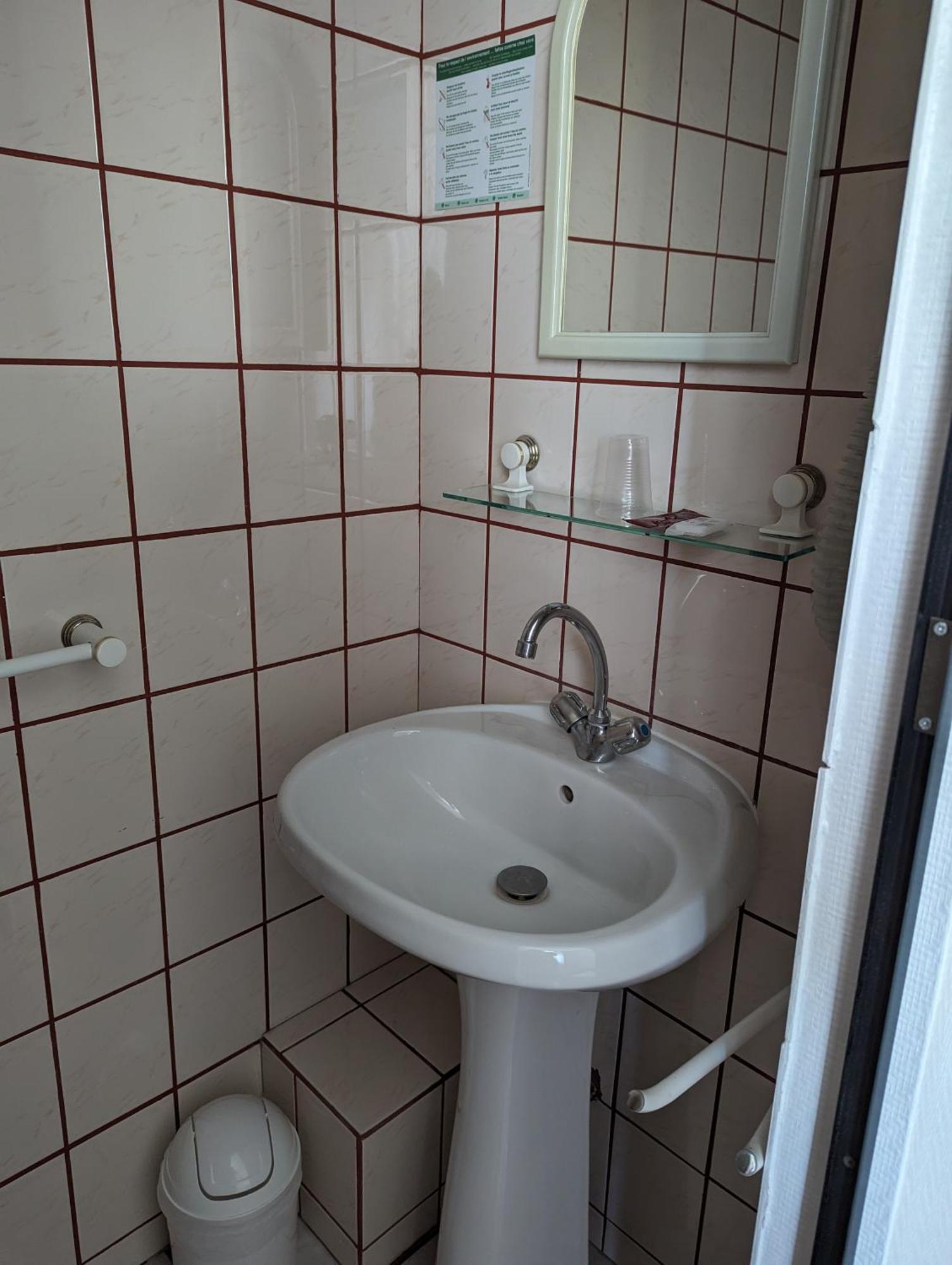 אובנה Auberge Des Pins מראה חיצוני תמונה