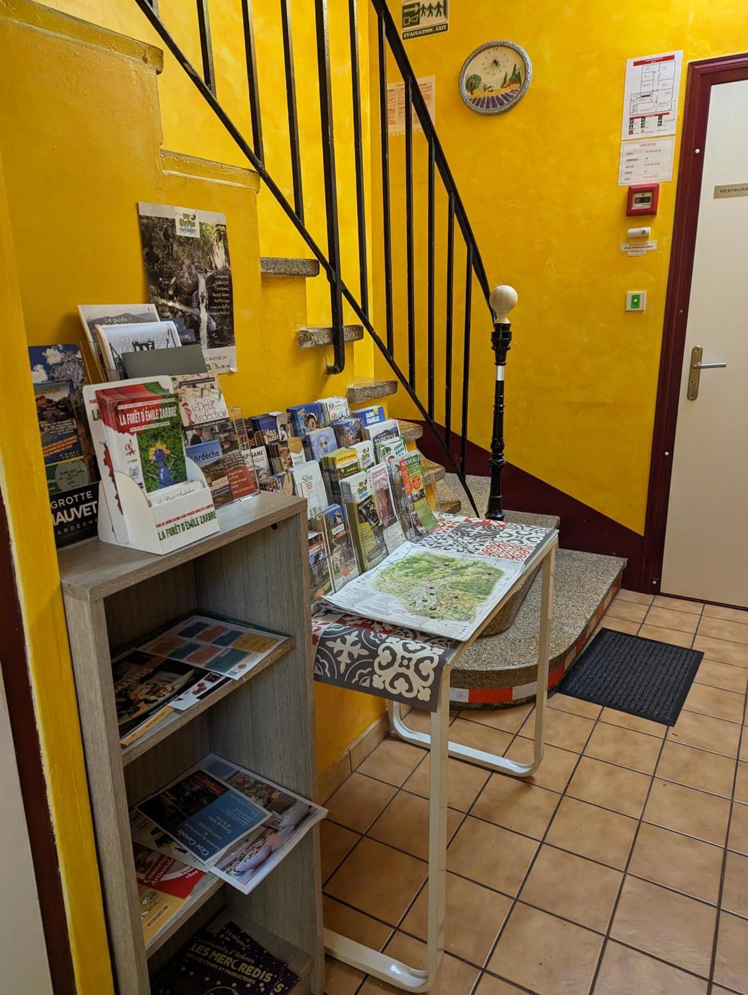 אובנה Auberge Des Pins מראה חיצוני תמונה